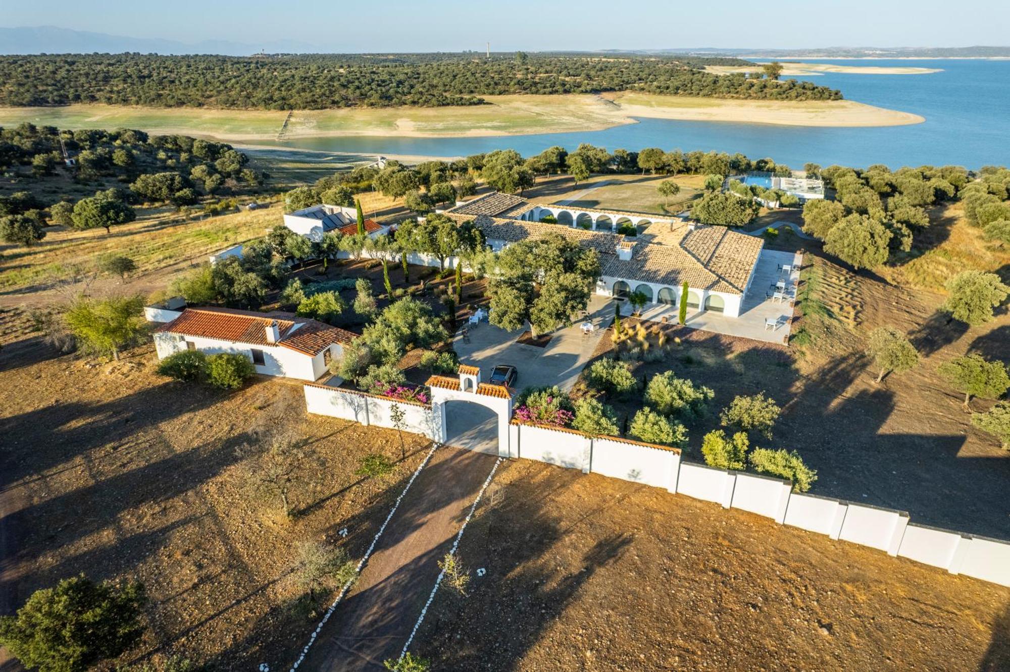 Finca Shenonkop Hotel Rural Navalmoral De La Mata Exterior foto